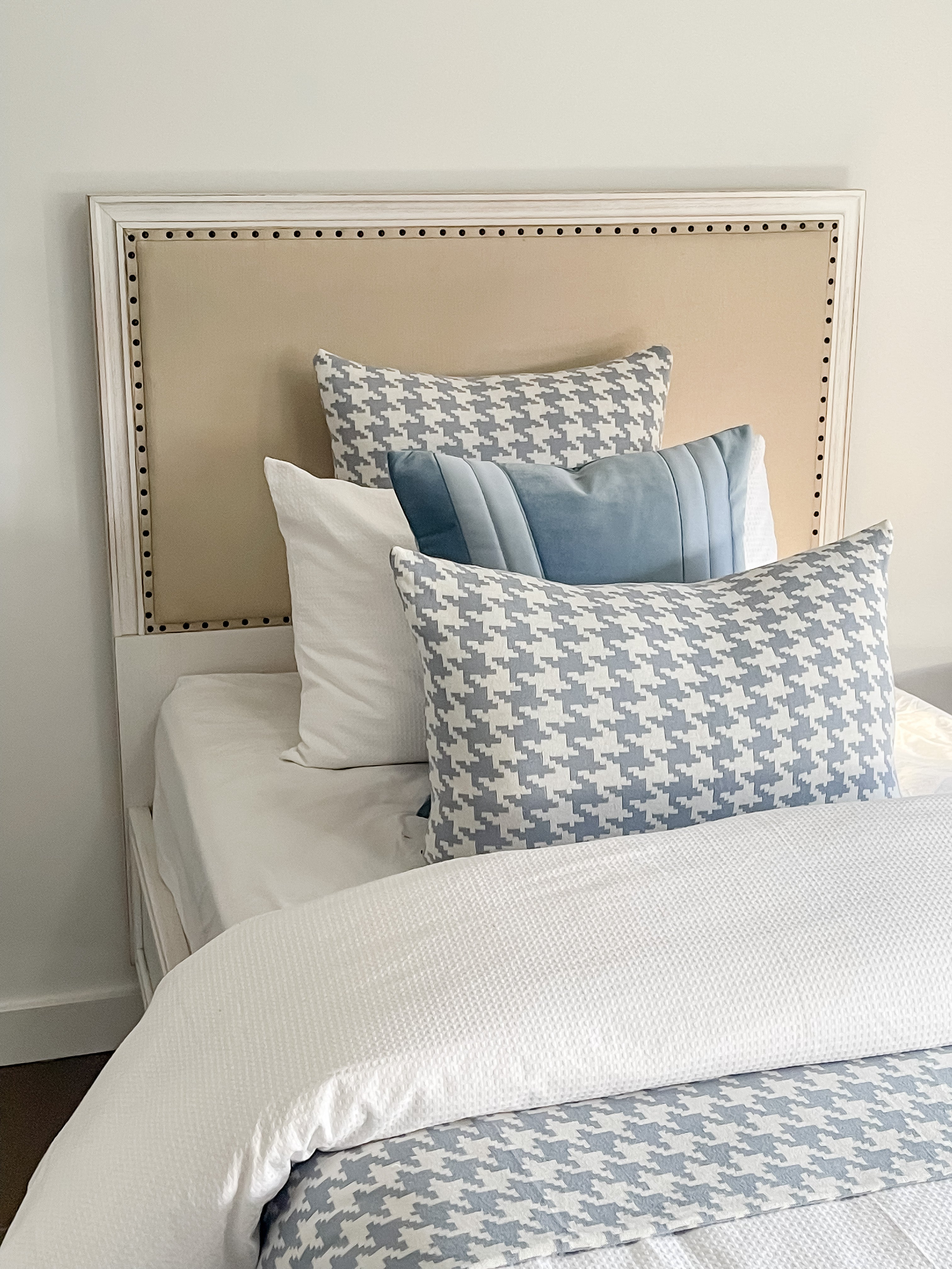 Benjamin Cushion
